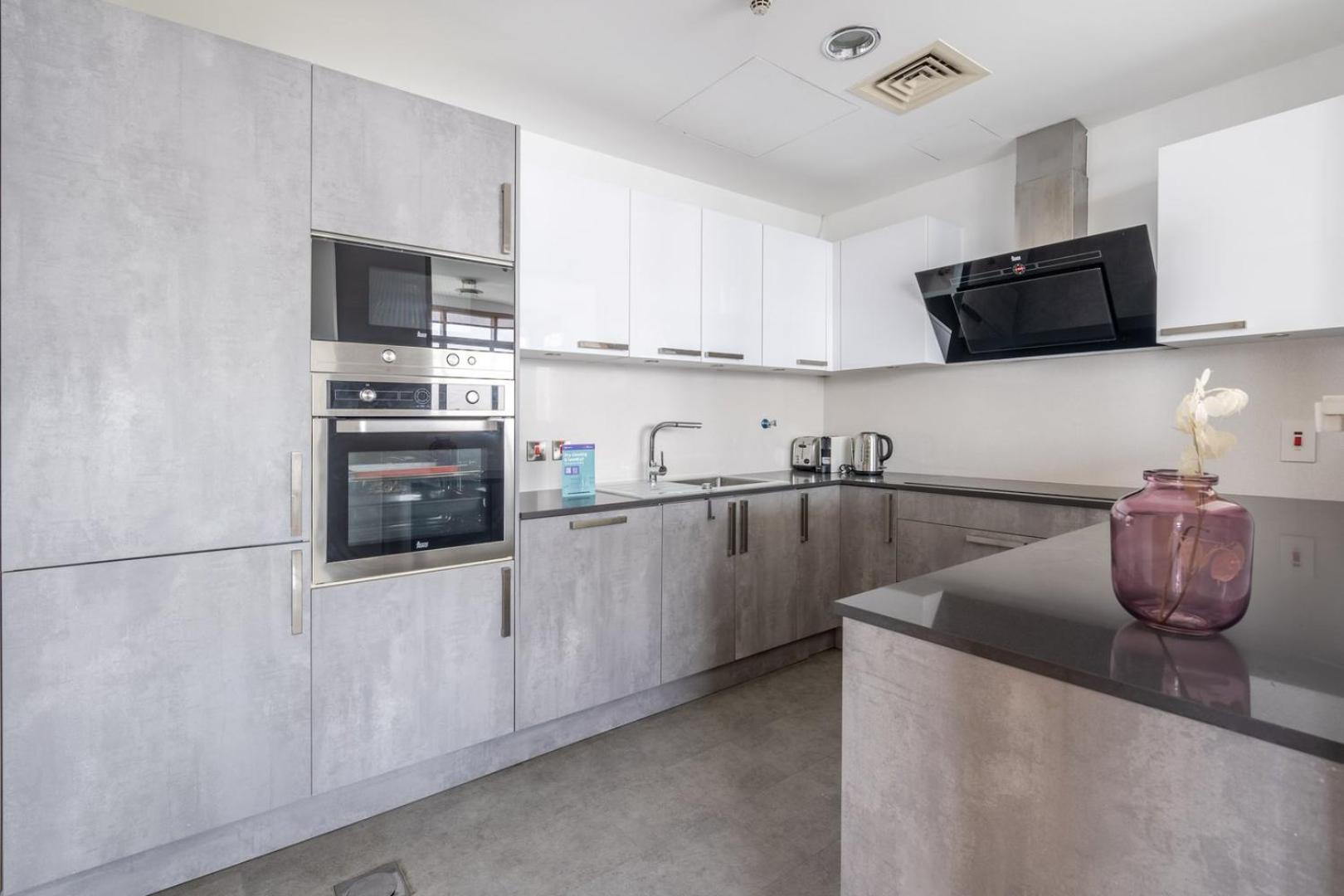 Guestready - Skyview Home With Marina View Дубай Экстерьер фото